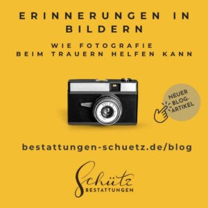 Retro-Fotoapparat vor gelbem Hintergrund mit dem Text „Erinnerungen in Bildern: Wie Fotografie beim Trauern helfen kann“, Verweis auf neuen Blogartikel und Logo von Schütz Bestattungen.