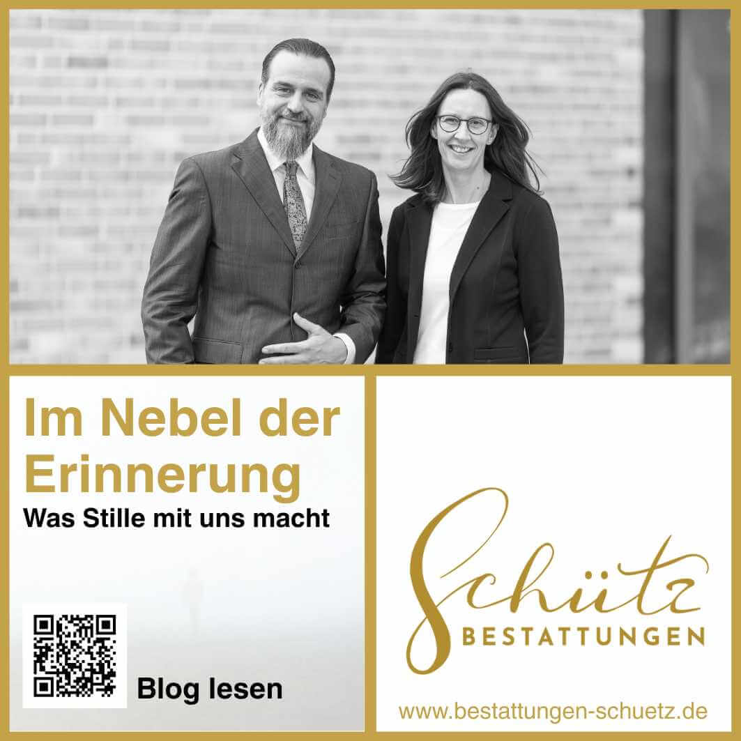 Silvia und Daniel Schütz vor dem Novembernebel, mit Blogpost-Titel, QR-Code, Schütz Bestattungen Logo und Verweis zur Webseite.